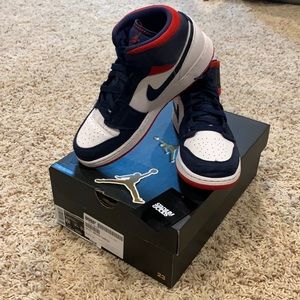 Nike Air Jordan 1 Mid SE boys 6.5Y